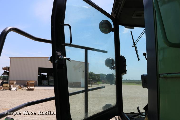 image for item DB9385 1986 John Deere 7720 combine