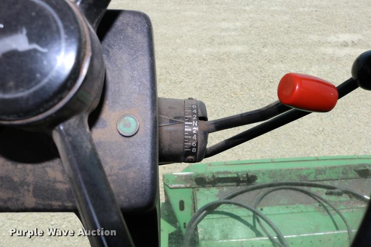 image for item DB9385 1986 John Deere 7720 combine