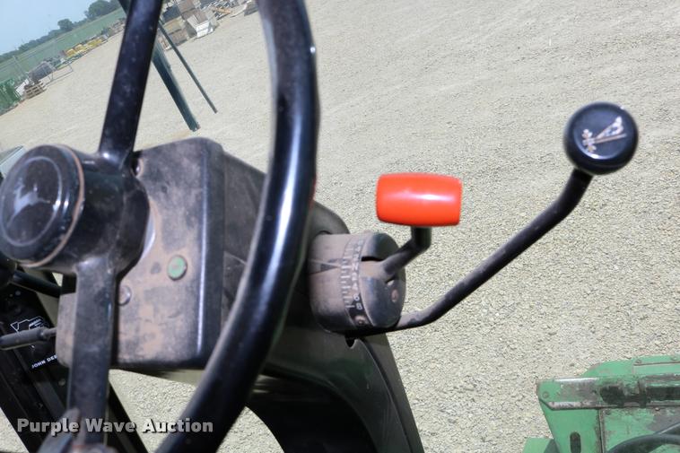 image for item DB9385 1986 John Deere 7720 combine