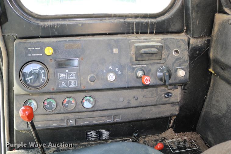 image for item DB9385 1986 John Deere 7720 combine