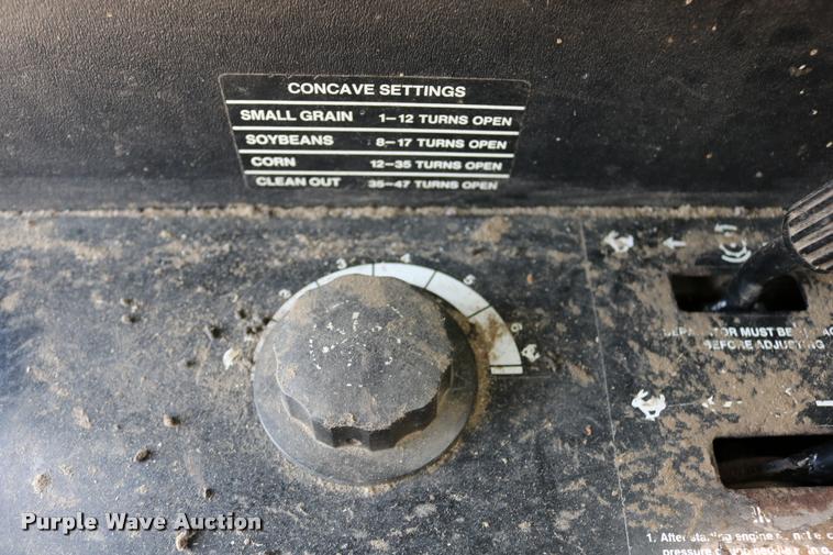 image for item DB9385 1986 John Deere 7720 combine