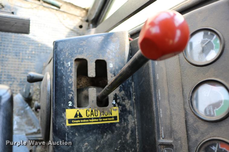 image for item DB9385 1986 John Deere 7720 combine