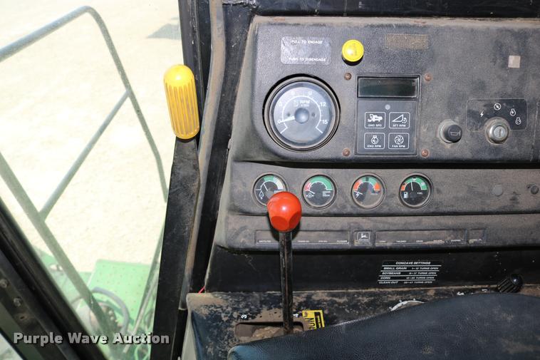 image for item DB9385 1986 John Deere 7720 combine