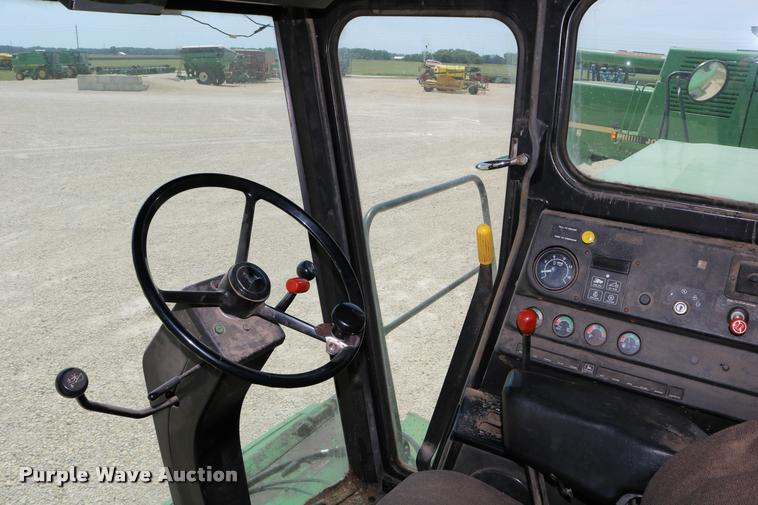 image for item DB9385 1986 John Deere 7720 combine