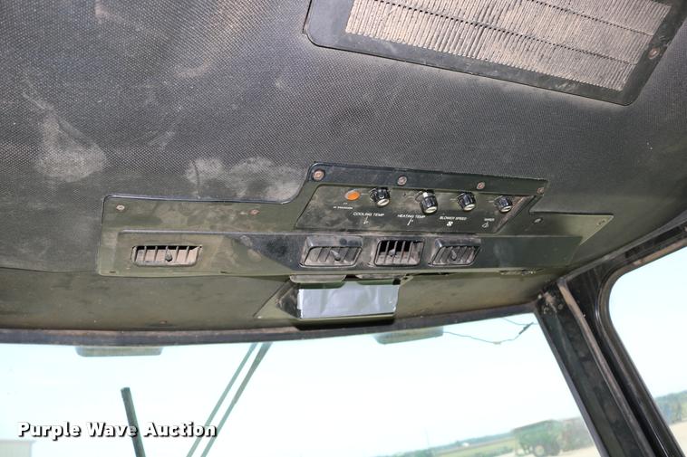 image for item DB9385 1986 John Deere 7720 combine