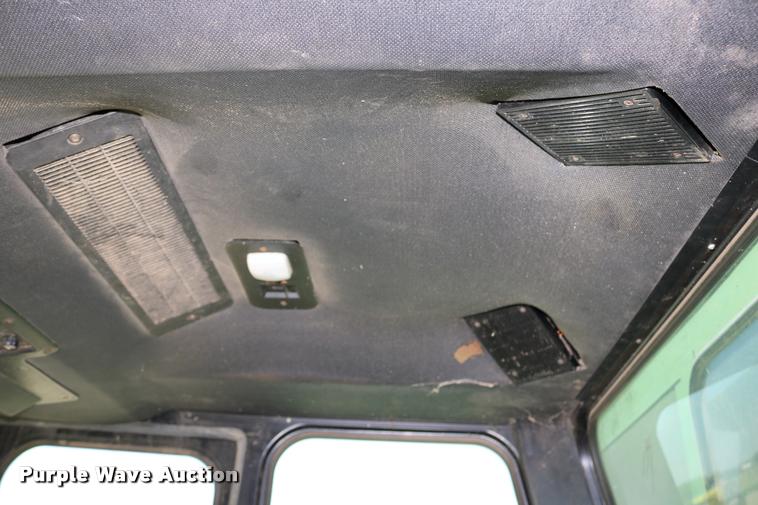 image for item DB9385 1986 John Deere 7720 combine