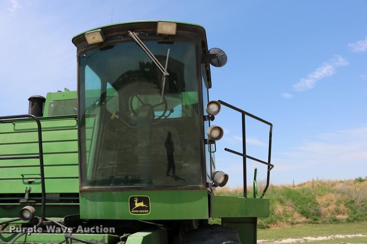 image for item DB9385 1986 John Deere 7720 combine