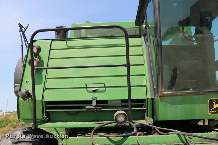 image for item DB9385 1986 John Deere 7720 combine