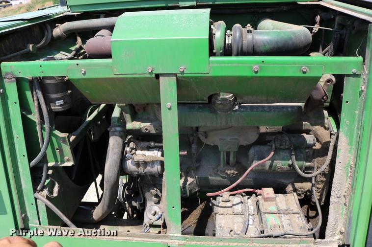 image for item DB9385 1986 John Deere 7720 combine