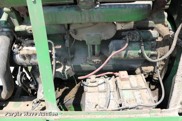 image for item DB9385 1986 John Deere 7720 combine