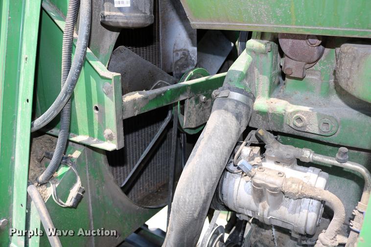 image for item DB9385 1986 John Deere 7720 combine