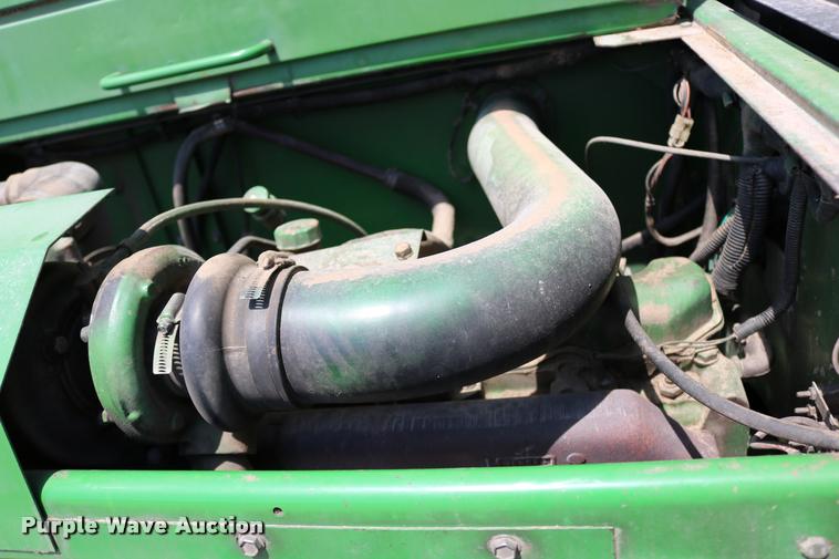 image for item DB9385 1986 John Deere 7720 combine