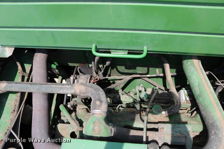 image for item DB9385 1986 John Deere 7720 combine