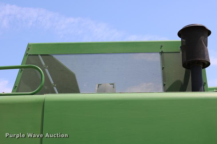 image for item DB9385 1986 John Deere 7720 combine