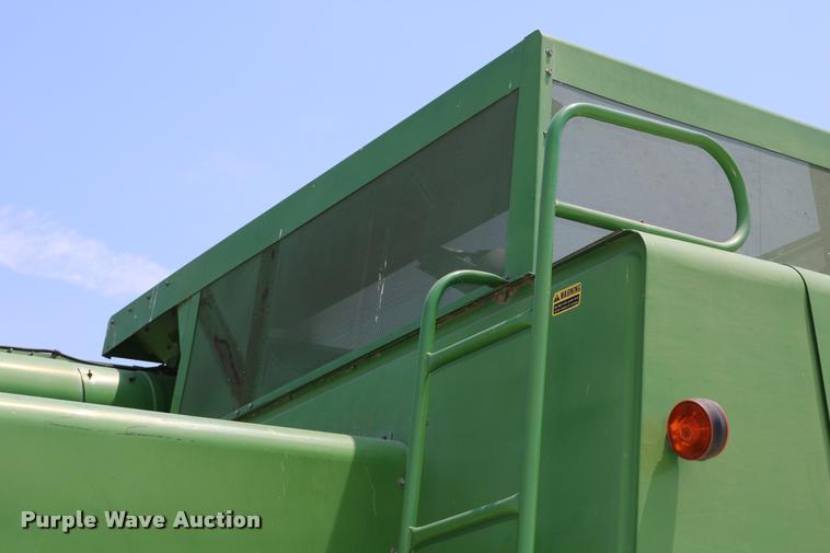 image for item DB9385 1986 John Deere 7720 combine