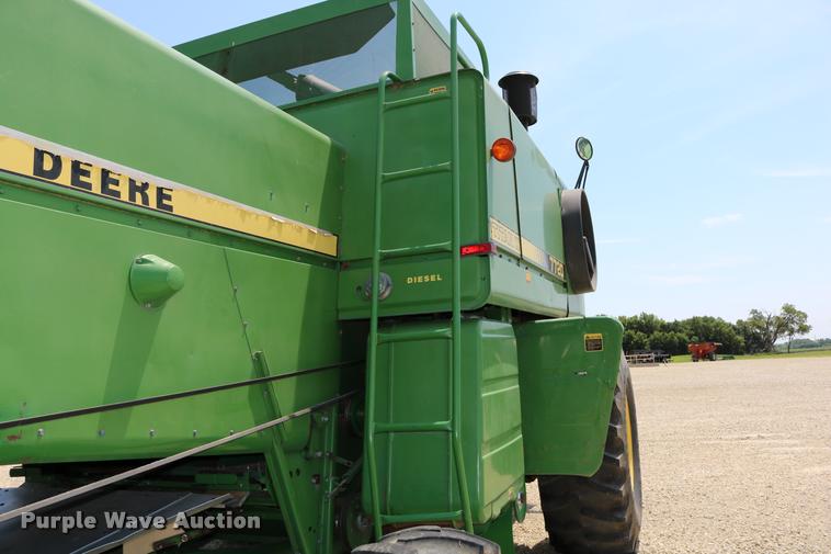 image for item DB9385 1986 John Deere 7720 combine