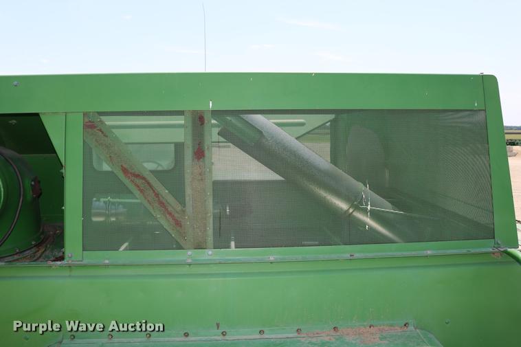 image for item DB9385 1986 John Deere 7720 combine