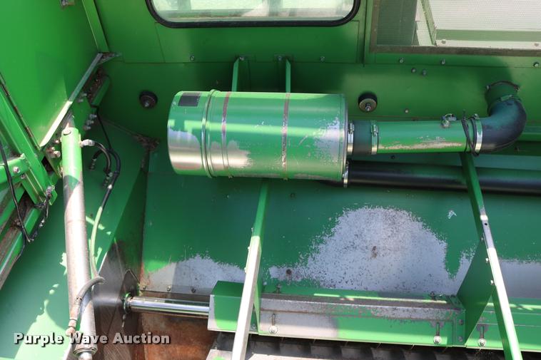 image for item DB9385 1986 John Deere 7720 combine