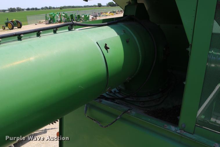 image for item DB9385 1986 John Deere 7720 combine