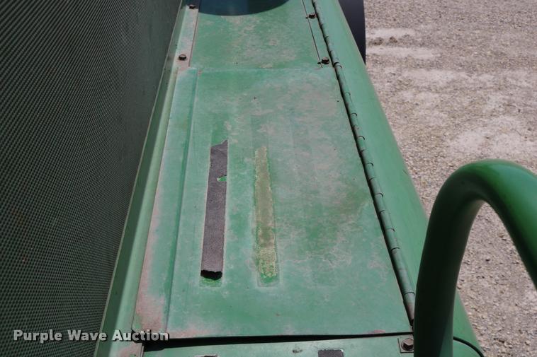 image for item DB9385 1986 John Deere 7720 combine