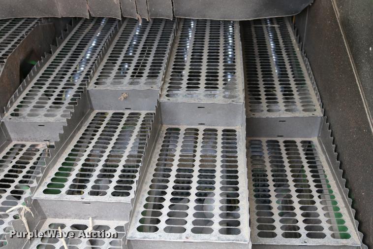 image for item DB9385 1986 John Deere 7720 combine