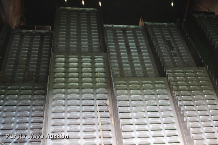 image for item DB9385 1986 John Deere 7720 combine