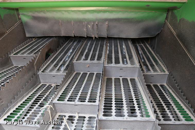 image for item DB9385 1986 John Deere 7720 combine