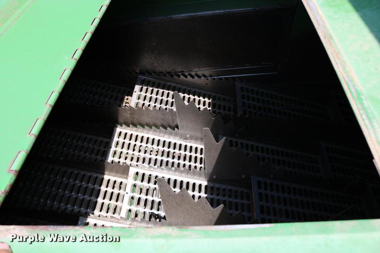 image for item DB9385 1986 John Deere 7720 combine