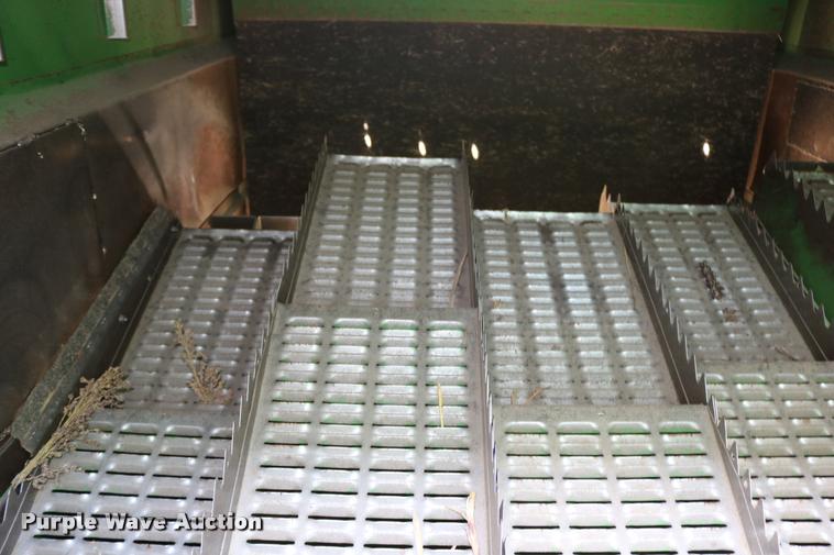 image for item DB9385 1986 John Deere 7720 combine