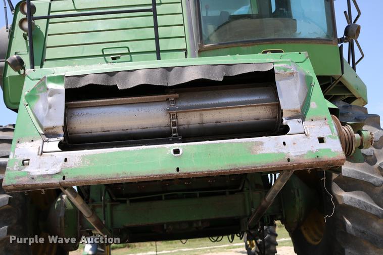 image for item DB9385 1986 John Deere 7720 combine