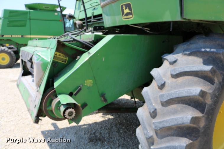 image for item DB9385 1986 John Deere 7720 combine