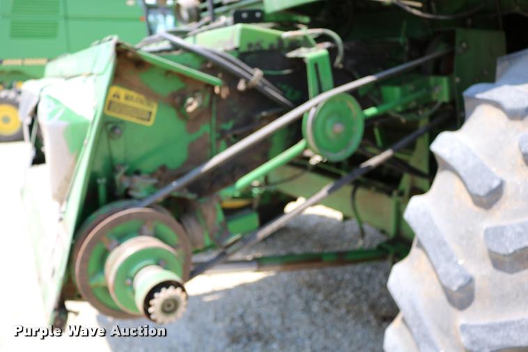 image for item DB9385 1986 John Deere 7720 combine