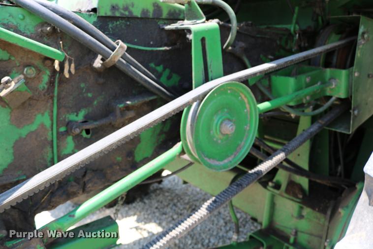 image for item DB9385 1986 John Deere 7720 combine