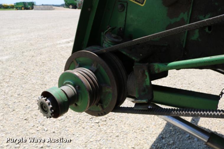 image for item DB9385 1986 John Deere 7720 combine