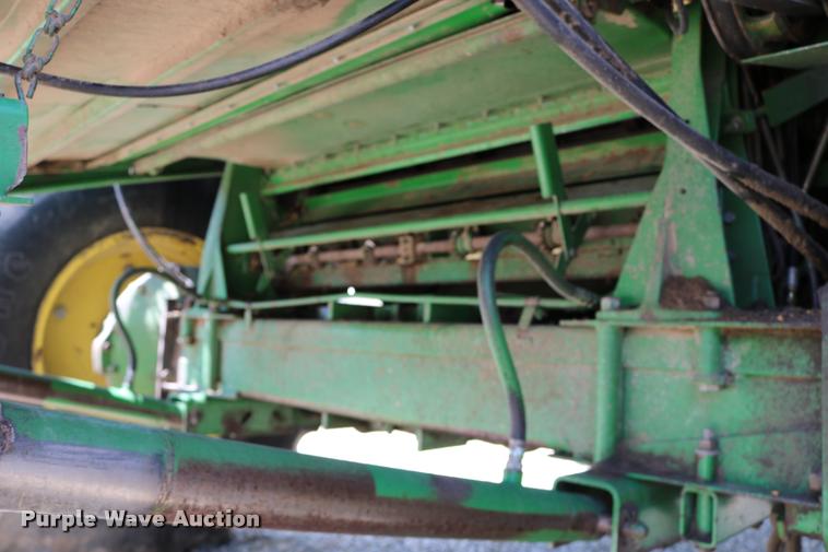 image for item DB9385 1986 John Deere 7720 combine