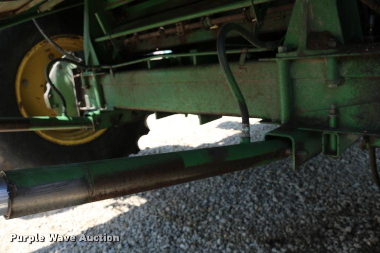 image for item DB9385 1986 John Deere 7720 combine