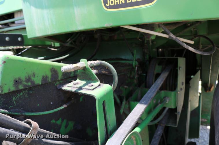 image for item DB9385 1986 John Deere 7720 combine