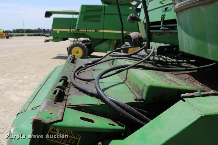 image for item DB9385 1986 John Deere 7720 combine