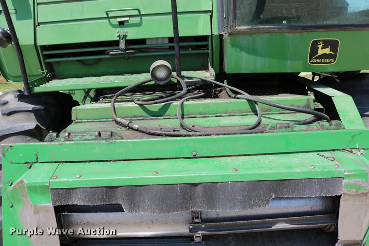 image for item DB9385 1986 John Deere 7720 combine