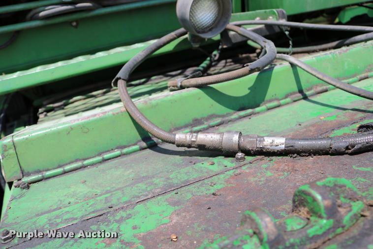 image for item DB9385 1986 John Deere 7720 combine