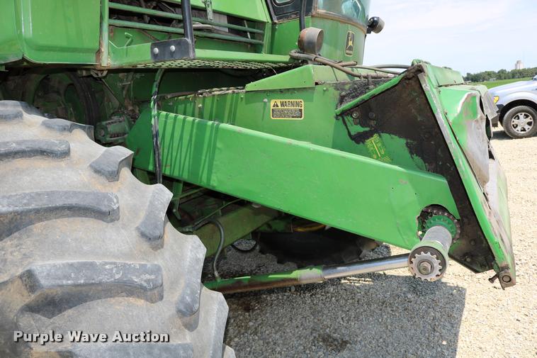 image for item DB9385 1986 John Deere 7720 combine