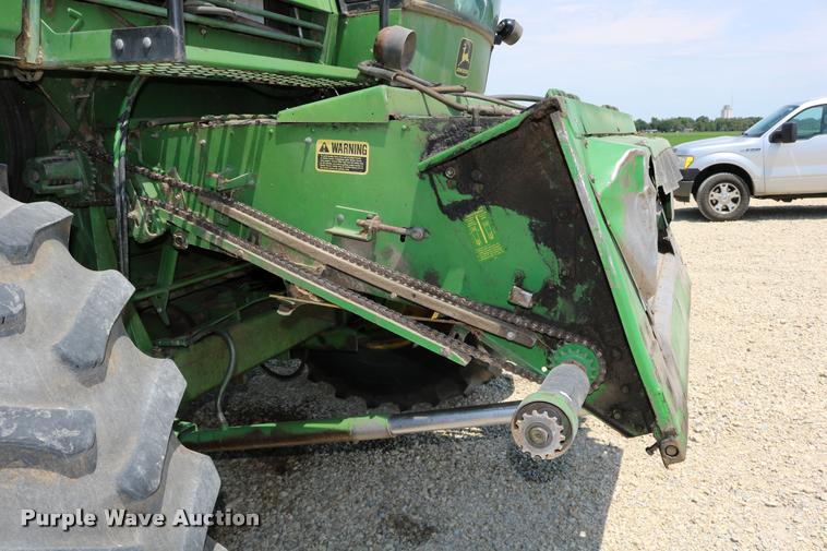 image for item DB9385 1986 John Deere 7720 combine