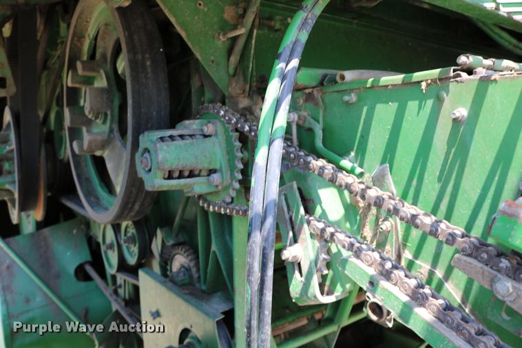 image for item DB9385 1986 John Deere 7720 combine