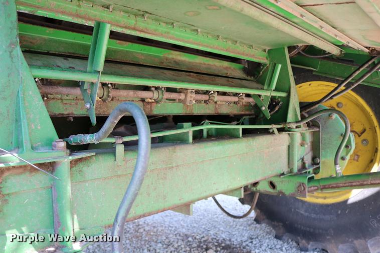 image for item DB9385 1986 John Deere 7720 combine