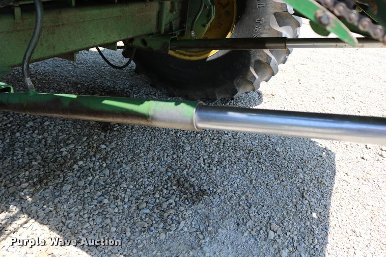 image for item DB9385 1986 John Deere 7720 combine