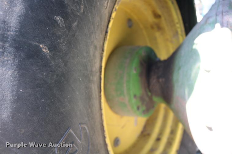 image for item DB9385 1986 John Deere 7720 combine