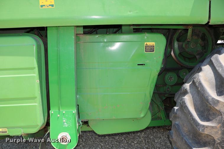 image for item DB9385 1986 John Deere 7720 combine