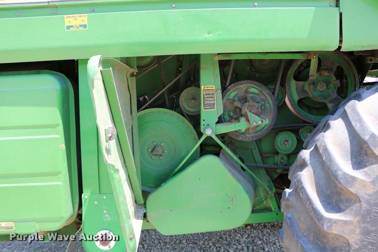 image for item DB9385 1986 John Deere 7720 combine