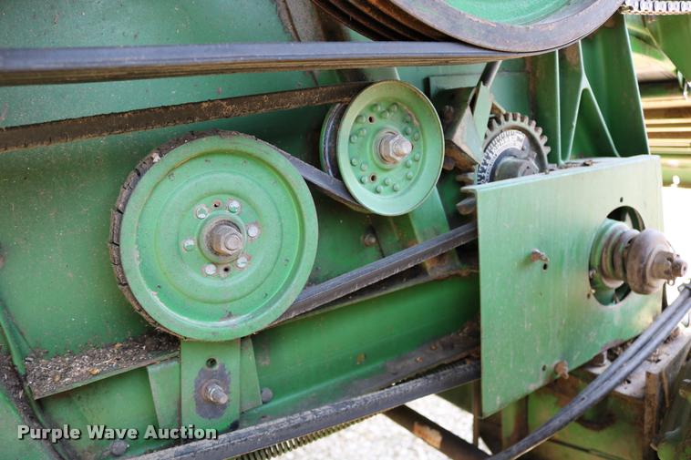 image for item DB9385 1986 John Deere 7720 combine