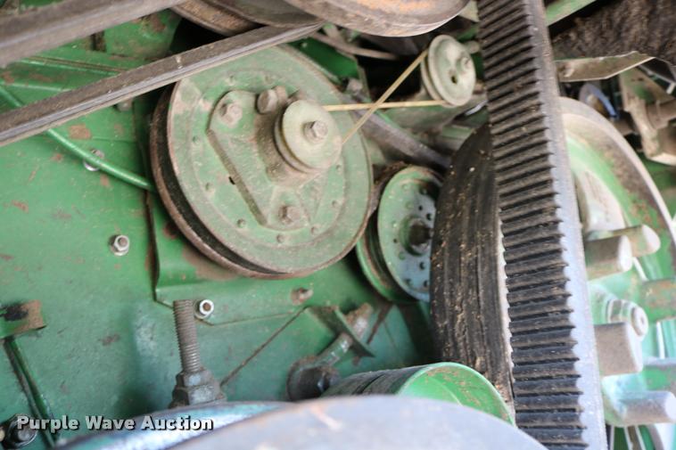 image for item DB9385 1986 John Deere 7720 combine